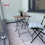 Modern 2-Bed Apartment With Balcony, Close To Oxford City Centre With Free Parking