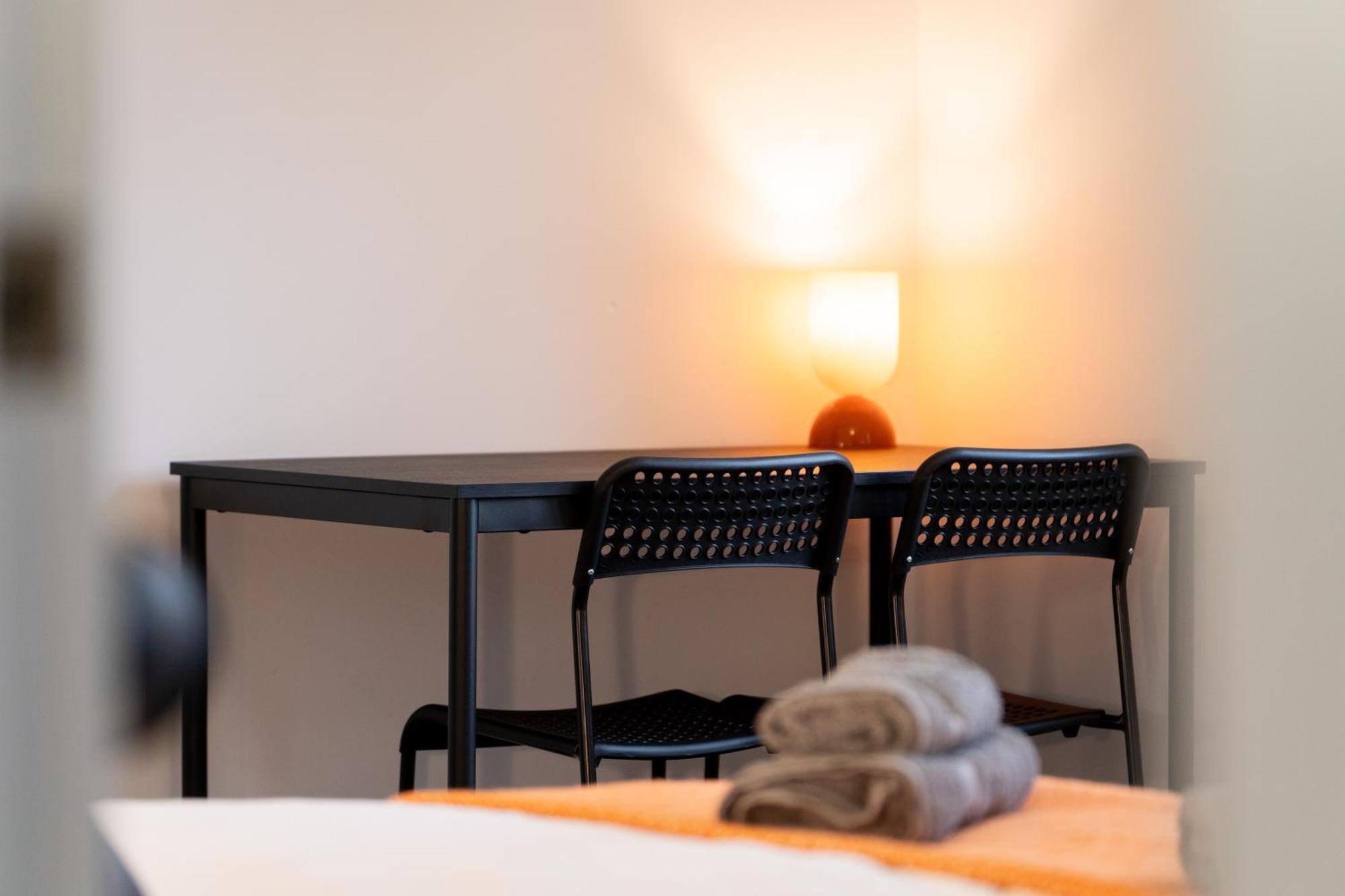 Modern 2-bed With Balcony, Close To Centre With Free Parking Apartament *